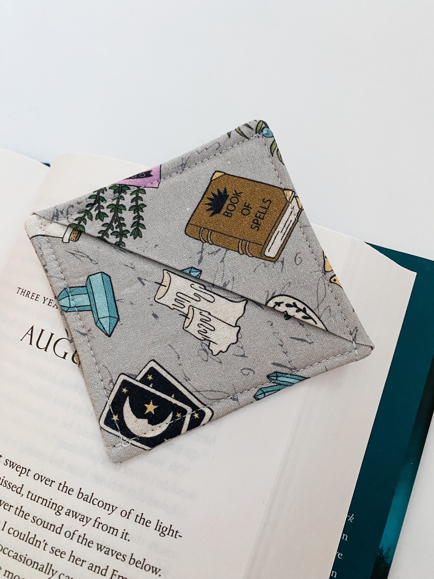 LAVENDER HAZE CORNER BOOKMARK
