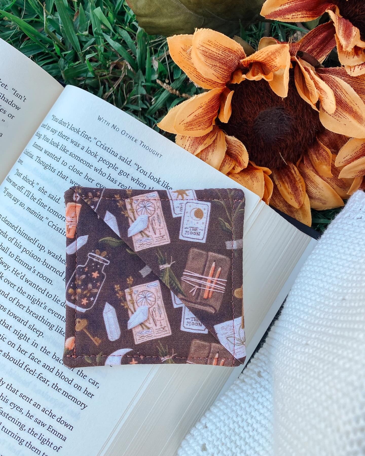 Cinnamon & Charms Bookmark Corner
