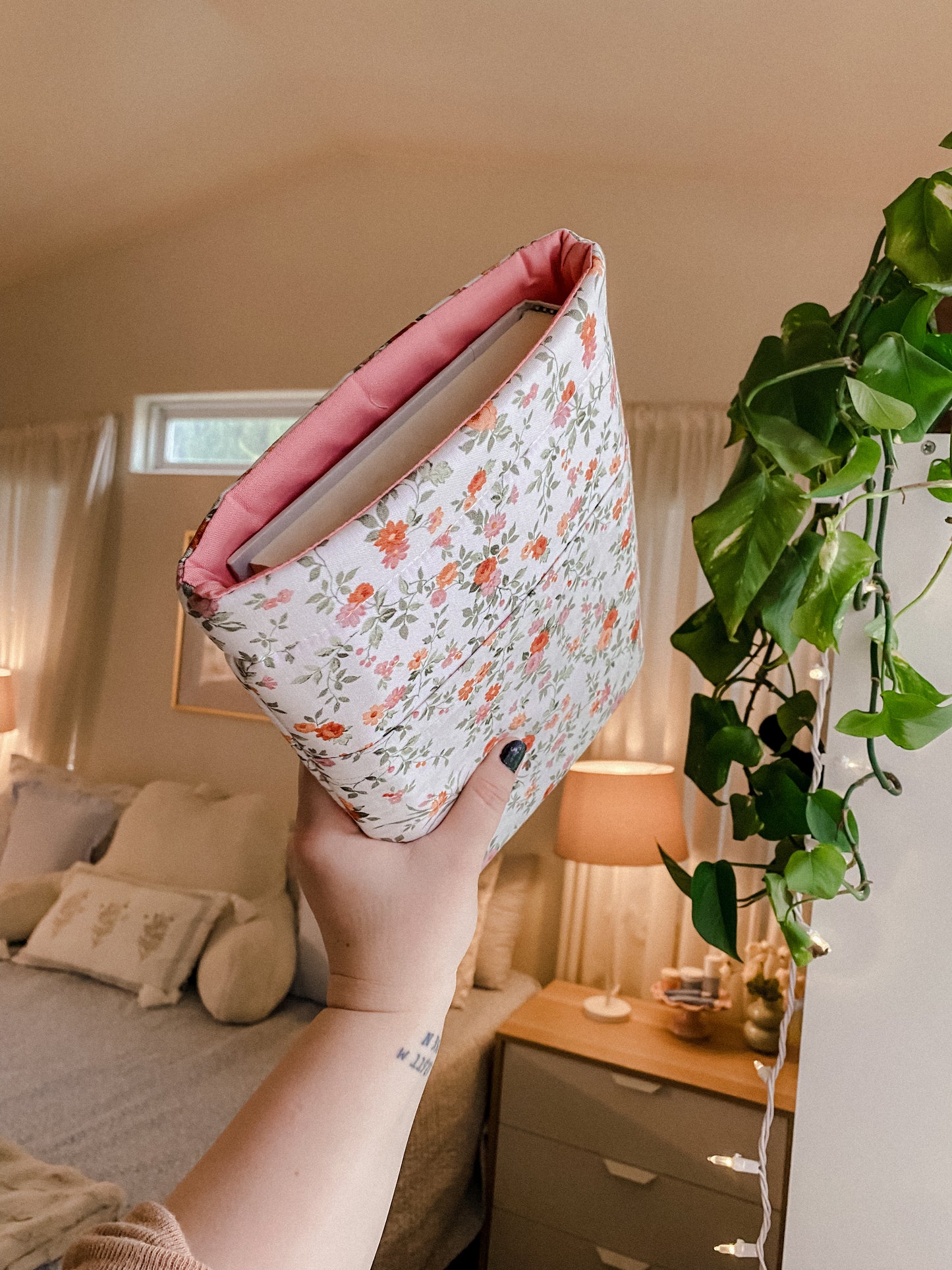 Maisie Booksleeve