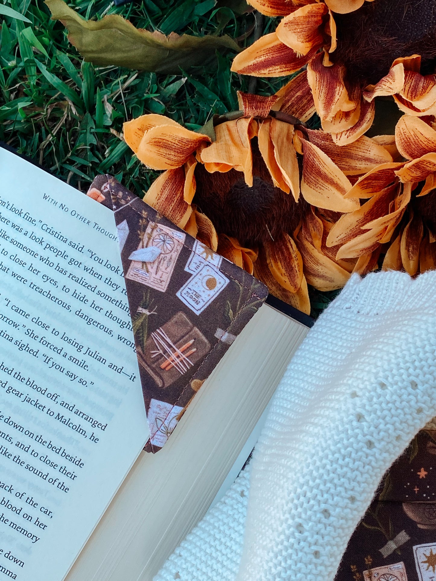Cinnamon & Charms Bookmark Corner