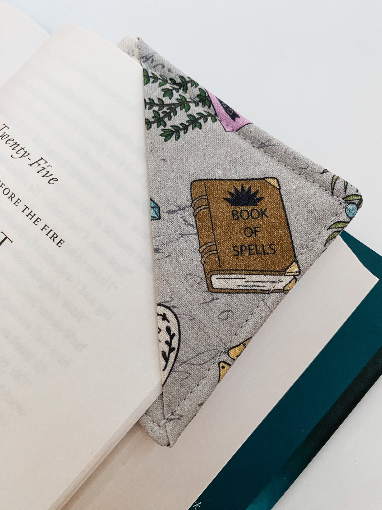 LAVENDER HAZE CORNER BOOKMARK