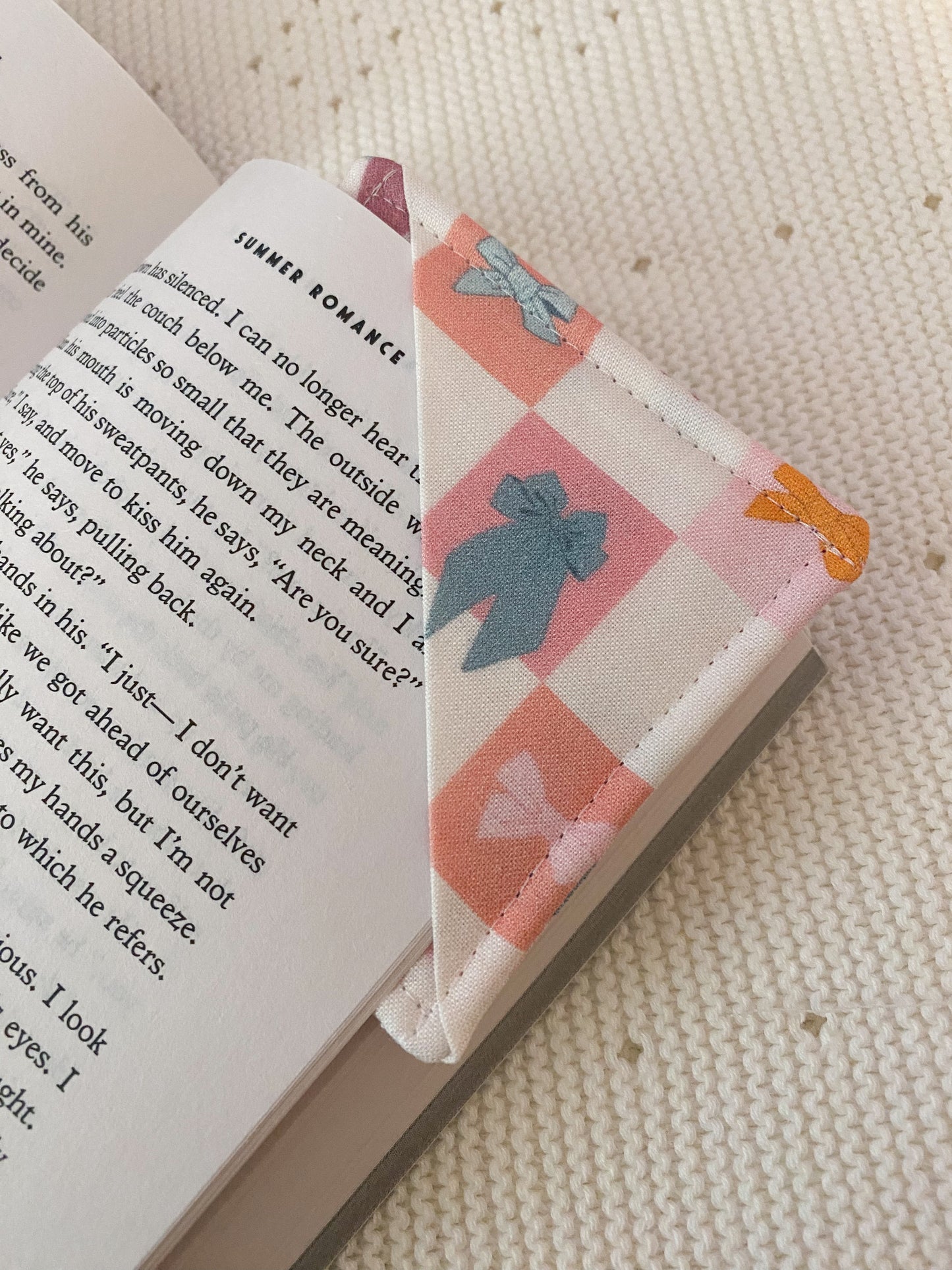 SOPHIE BOWS CORNER BOOKMARK