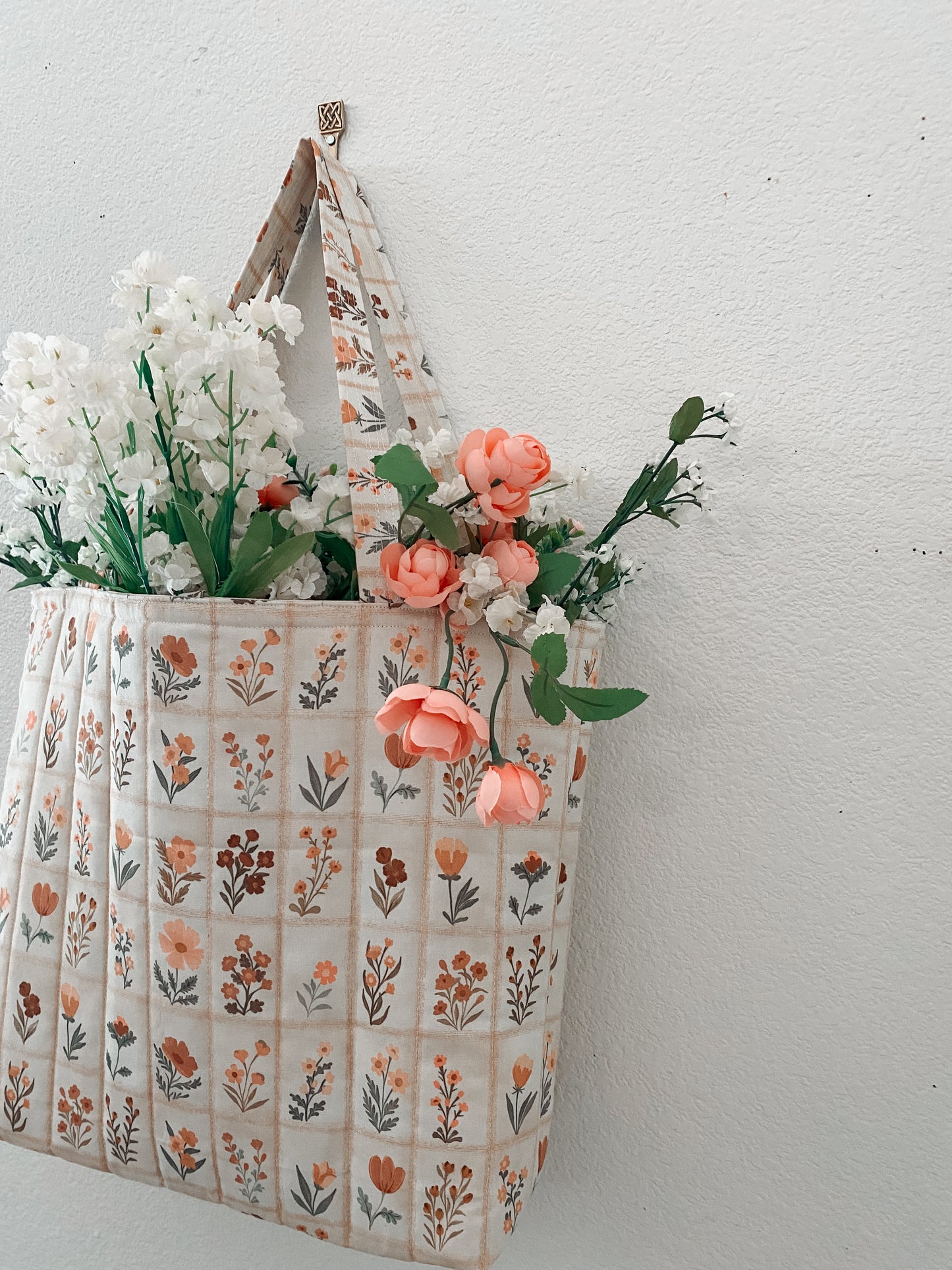 Faye Book Tote
