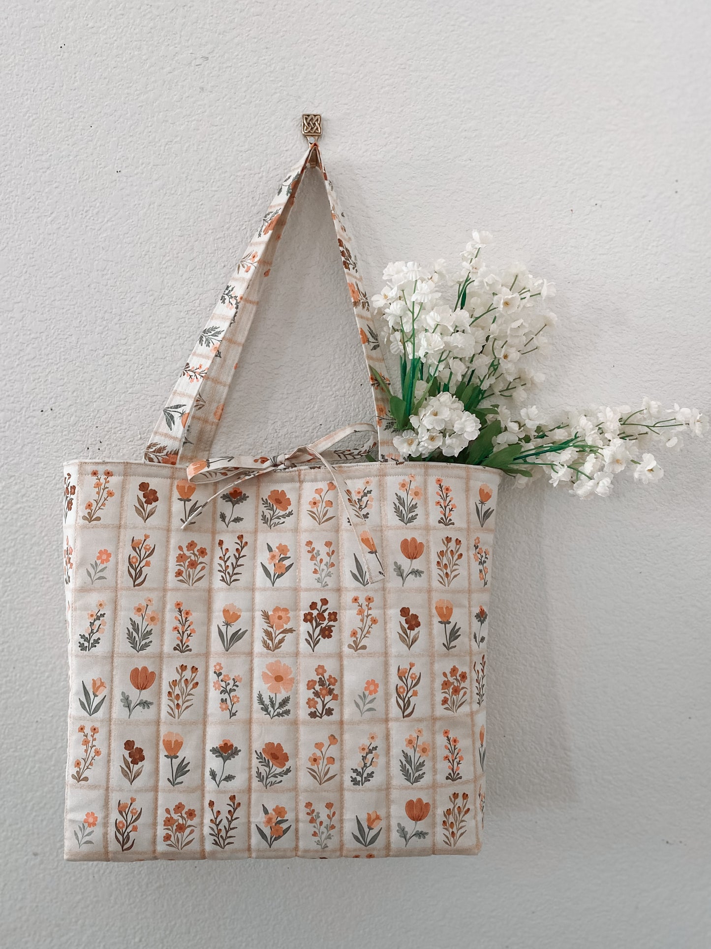 Faye Book Tote