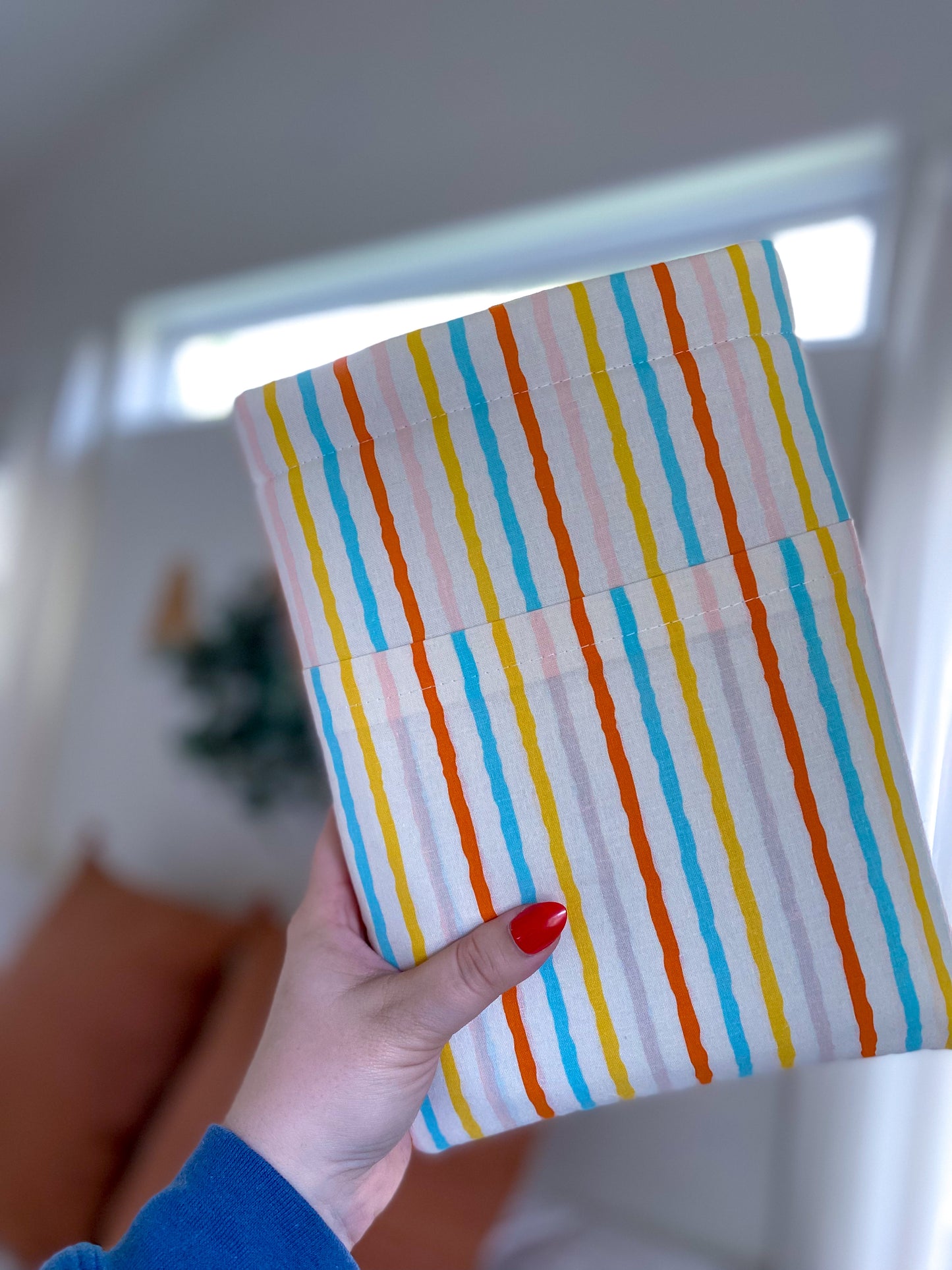 SUNNY STRIPES BOOKSLEEVE