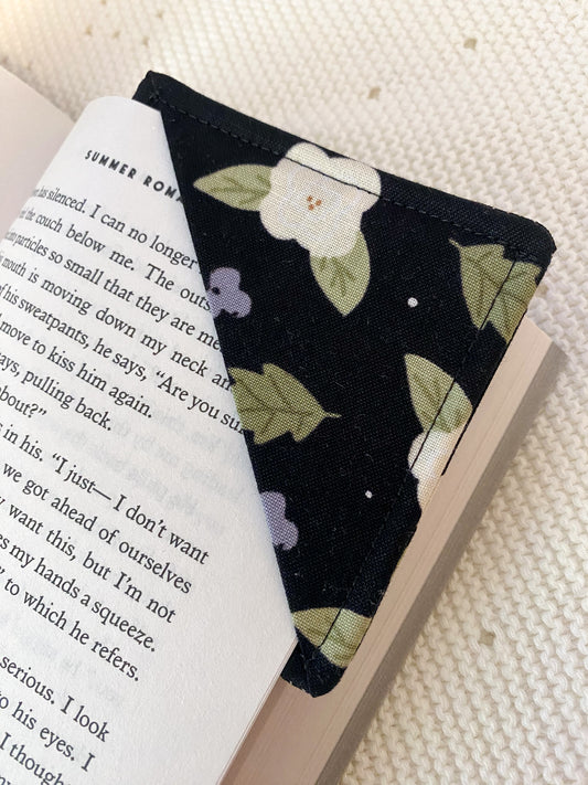 CLASSIC FLORAL CORNER BOOKMARK