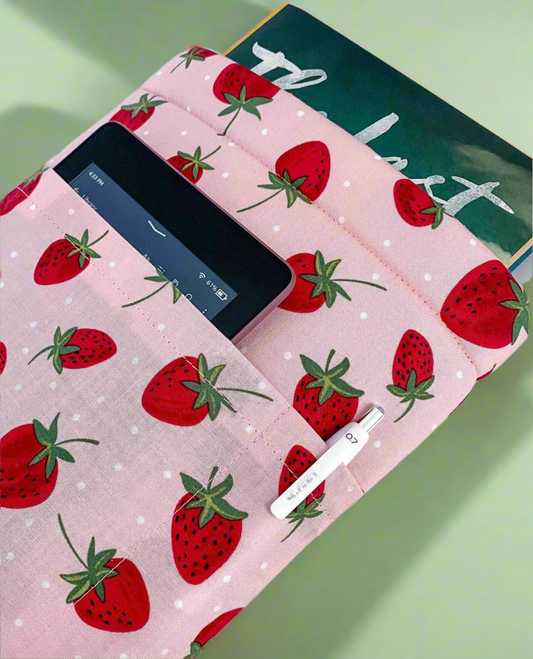 LOVE BERRIES BOOKSLEEVE