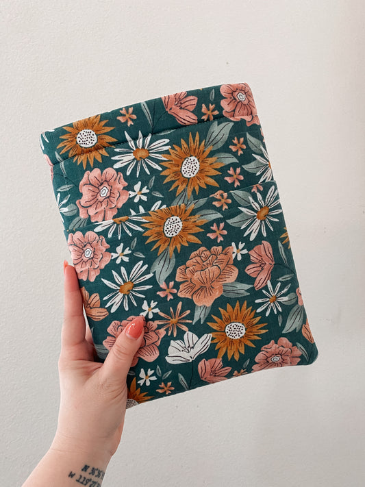 Mae Booksleeve