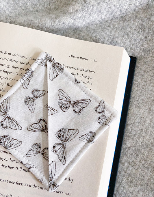 DELICATE BUTTERFLY CORNER BOOKMARK