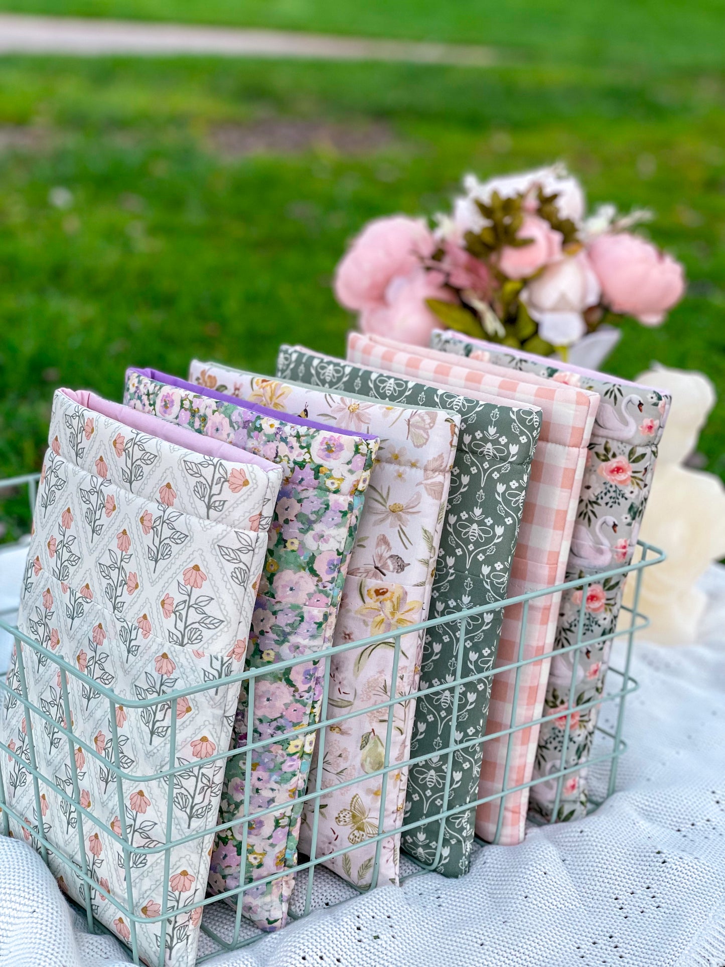 "Picnic in a Meadow" The Darling Desi Collection - Booksleeve