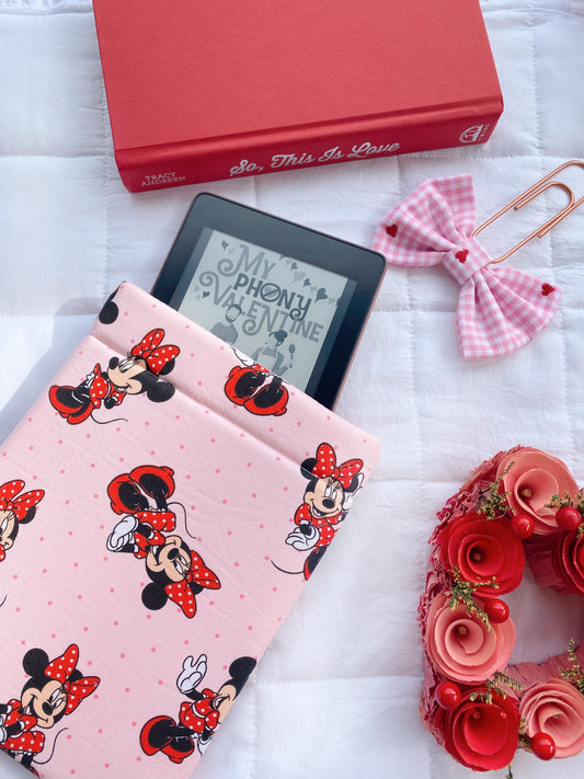 MINNIE MOUSE BOOKSLEEVEE