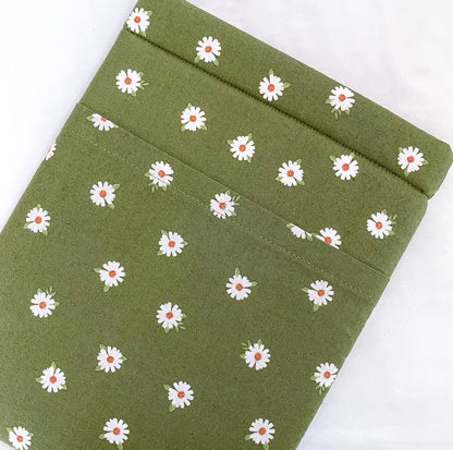 DAISY GREEN BOOKSLEEVE