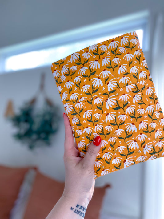 DOLLOP OF DAISIES BOOKSLEEVE
