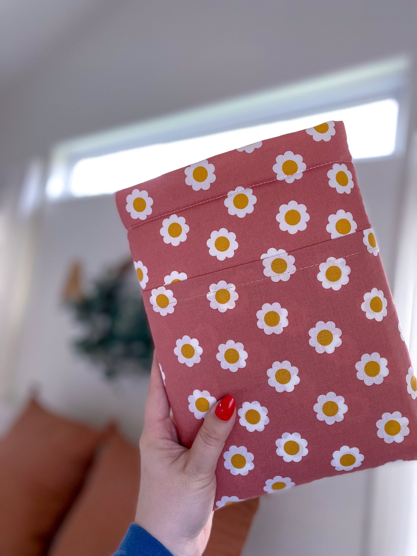 MAUVE DAISY BOOKSLEEVE