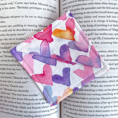 WATERCOLOR HEARTS CORNER BOOKMARK